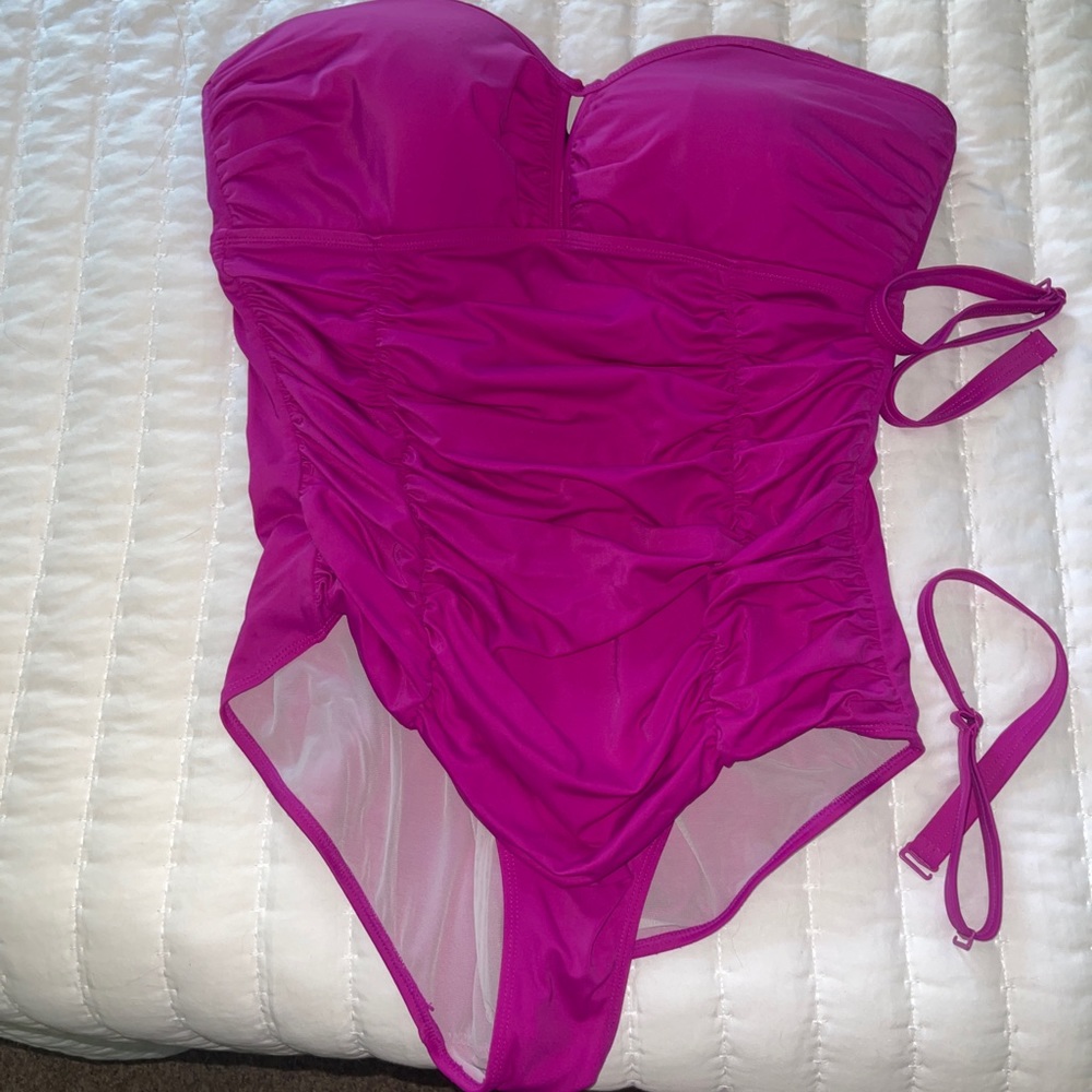 Firm!EUC one piece swim suit size 2 magenta